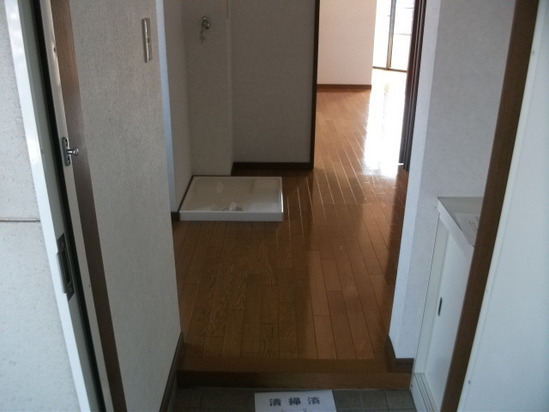 玄関からキッチン