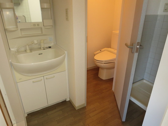 洗面ユニットとトイレ