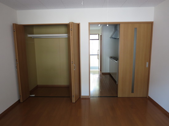 洋間収納